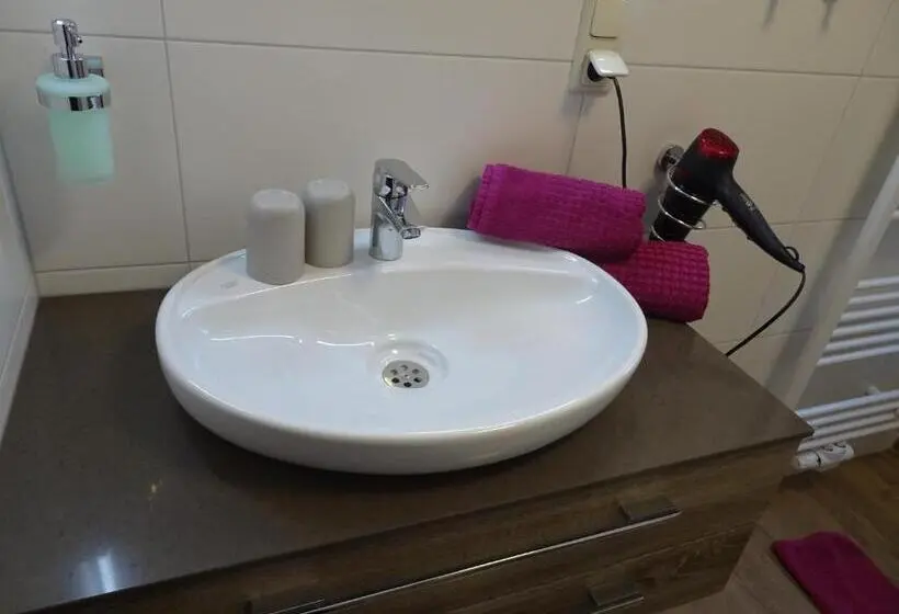 Huoneisto 1 Makuuhuone Pohjakerros, Haus Höll Herta