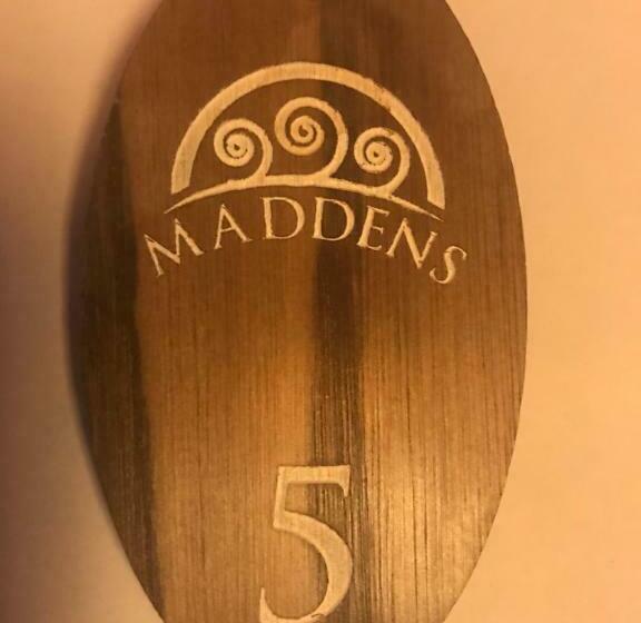 غرفة قياسية مطلّة علي البحر, Maddens Bridge Bar & Guesthouse