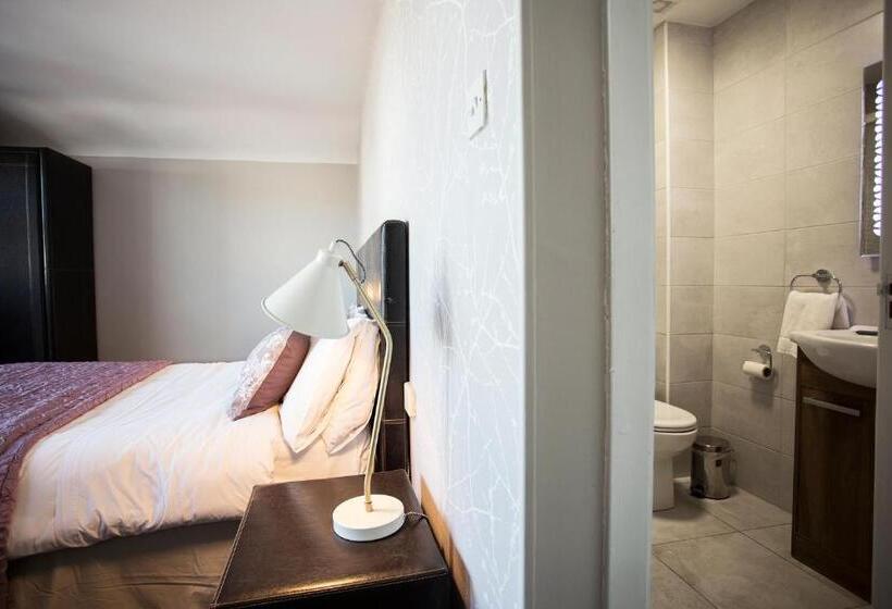 اتاق استاندارد, Maddens Bridge Bar & Guesthouse