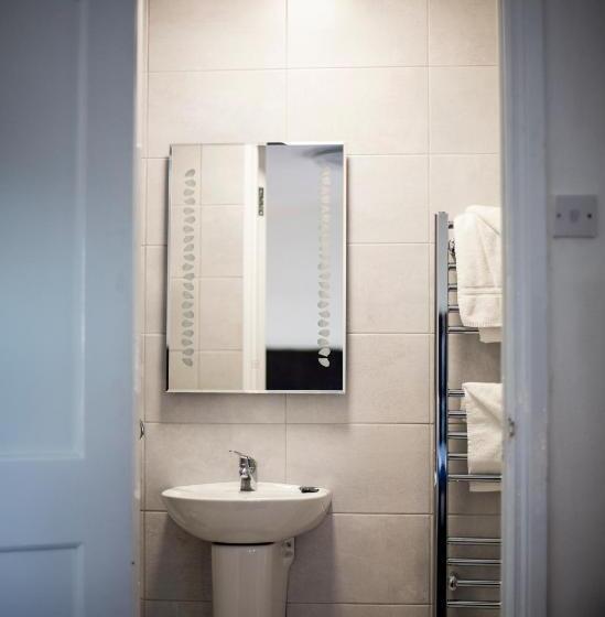 اتاق استاندارد, Maddens Bridge Bar & Guesthouse