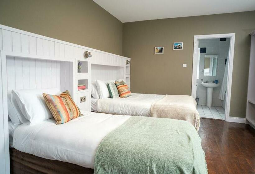 غرفة قياسية ثلاثية, The Lodge Doolin