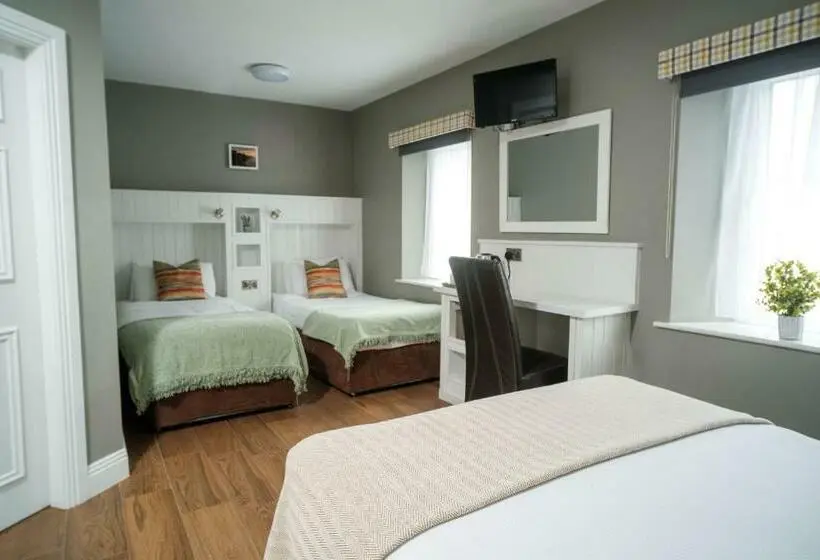 Standard Kolmen Hengen Huone, The Lodge Doolin