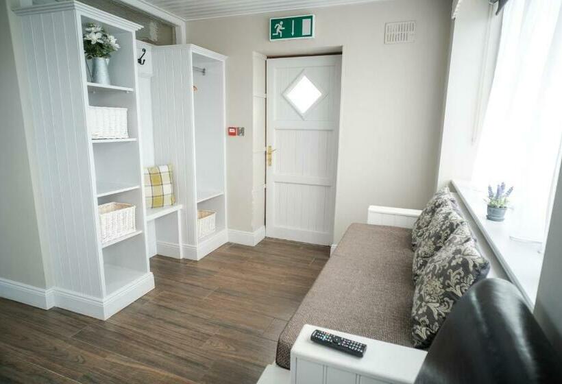 غرفة عائلية, The Lodge Doolin