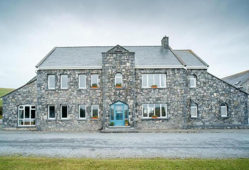 غرفة عائلية, The Lodge Doolin
