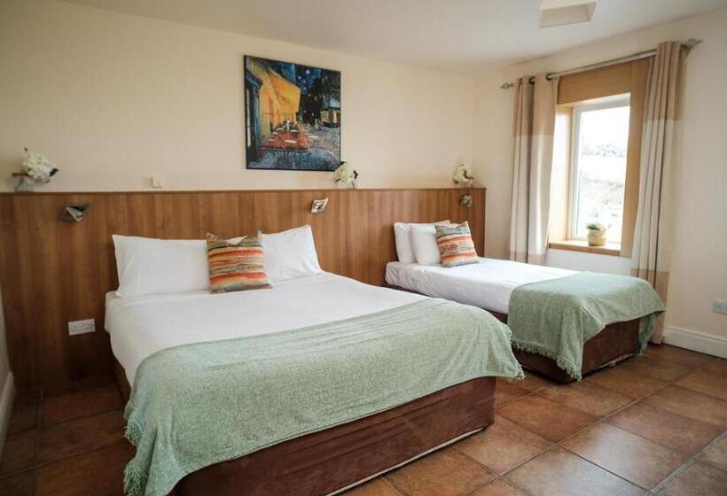 غرفة عائلية, The Lodge Doolin