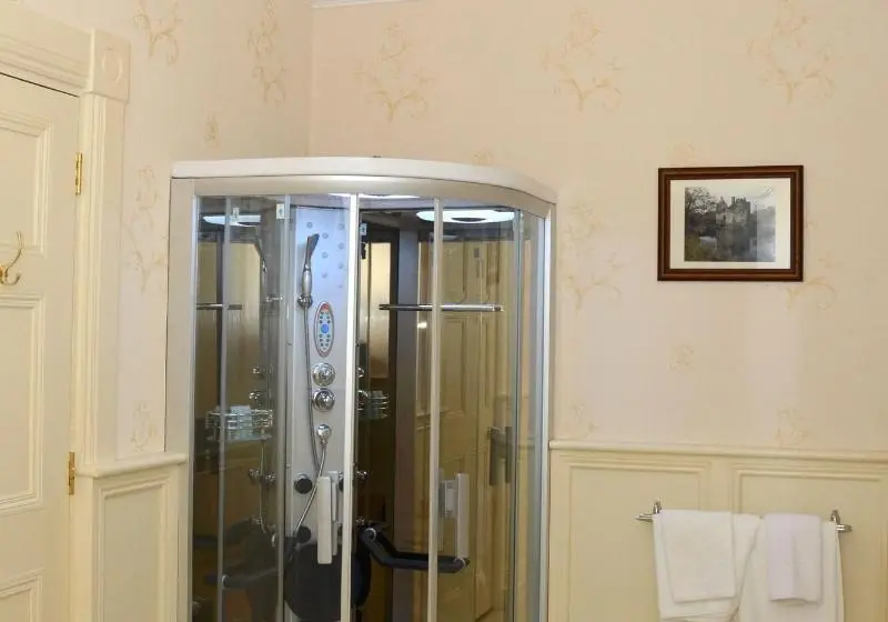 Perhehuone, Cannaway House B&b