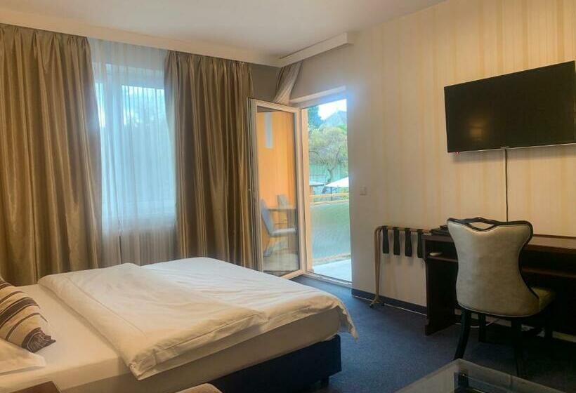 חדר משפחתי, Austria