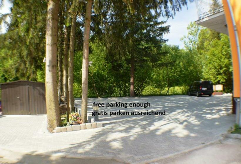 חדר סטנדרט לשלושה, Austria