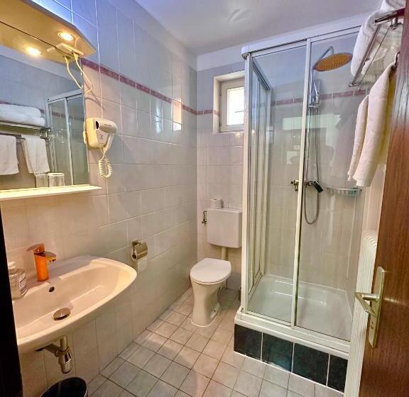 חדר סטנדרט, Austria