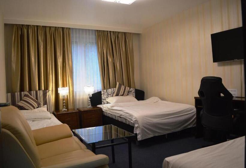 חדר משפחתי, Austria