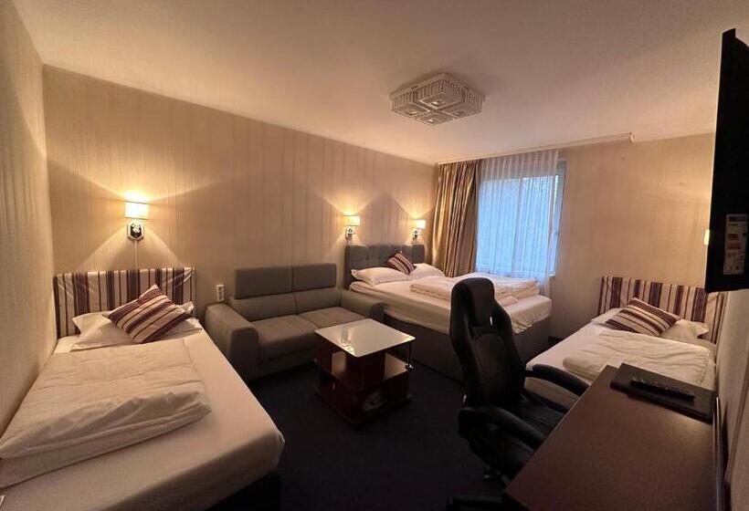 חדר משפחתי, Austria