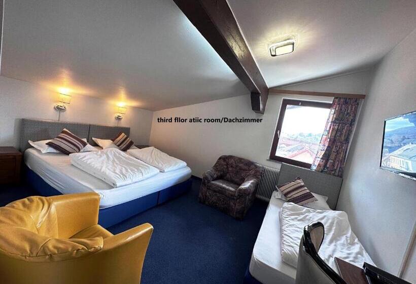 חדר קומפורט לשלושה, Austria