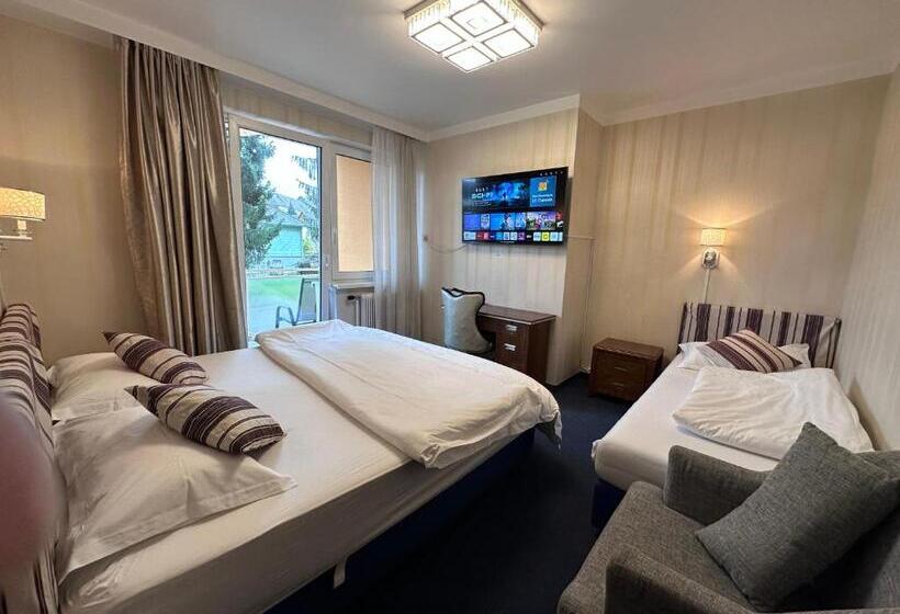 חדר משפחתי, Austria