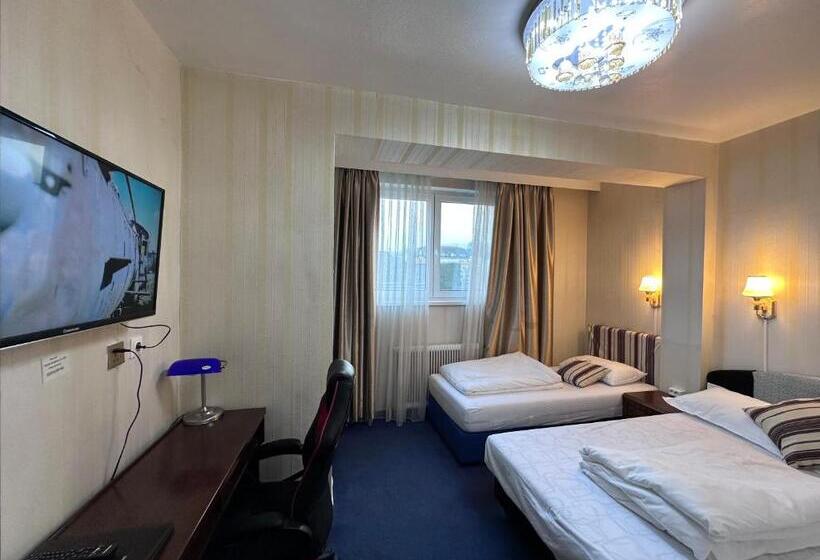 חדר משפחתי, Austria