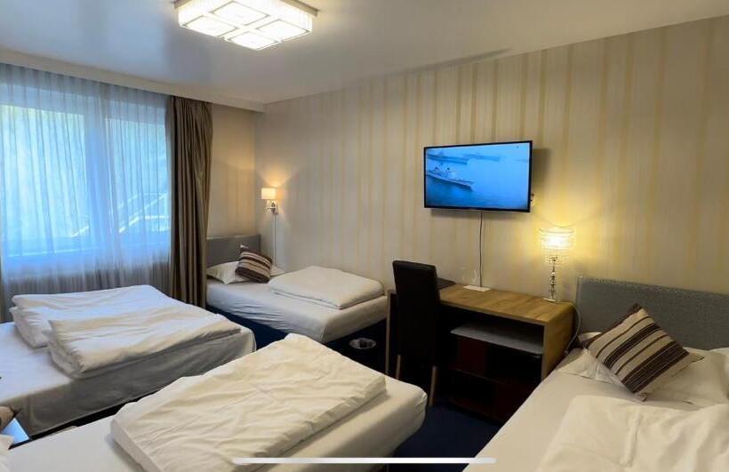 חדר משפחתי, Austria