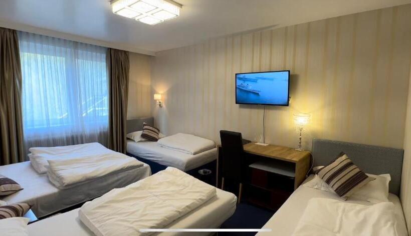 חדר משפחתי, Austria