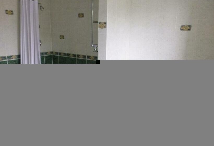 חדר סטנדרט יחיד, Corbett Court