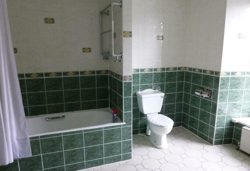 חדר סטנדרט יחיד, Corbett Court