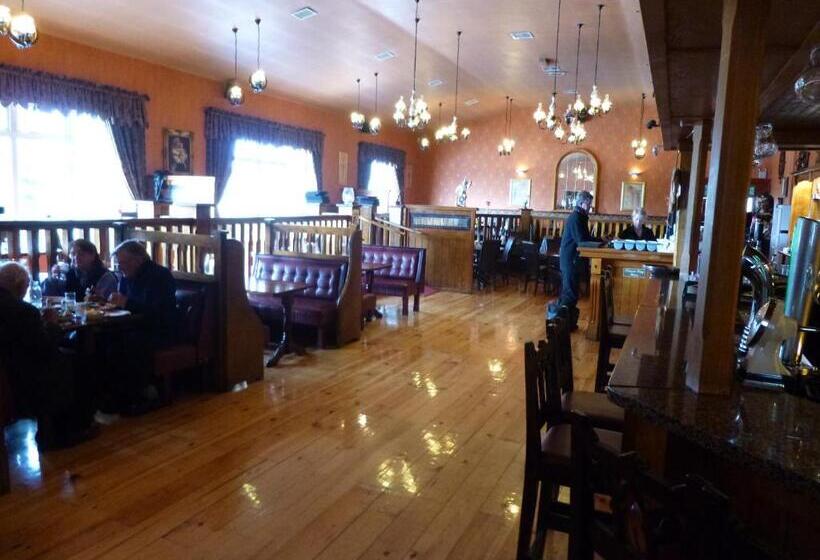 חדר סטנדרט יחיד, Corbett Court