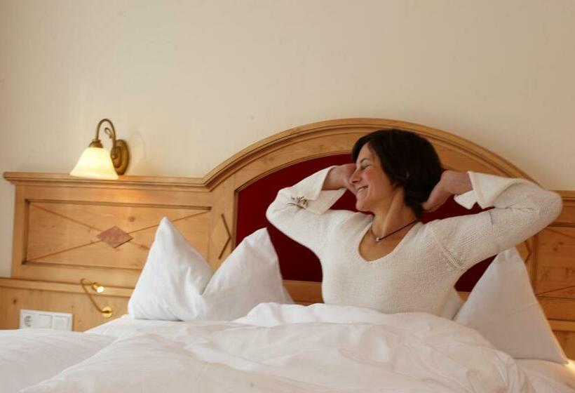 جناح جونيور, Ennstalerhof