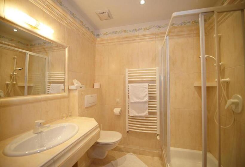 جناح مطلّ علي الحديقة, Ennstalerhof