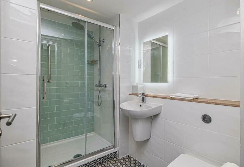 Номер Стандарт, Forty Four Main Street