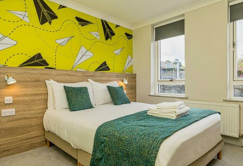 Номер Стандарт, Forty Four Main Street