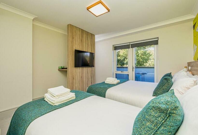 Номер Стандарт, Forty Four Main Street