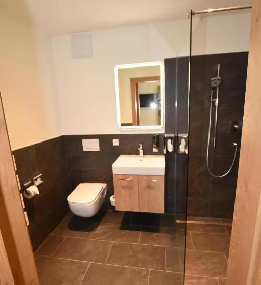 Standard Kolmen Hengen Huone, Gasthof Lebzelter
