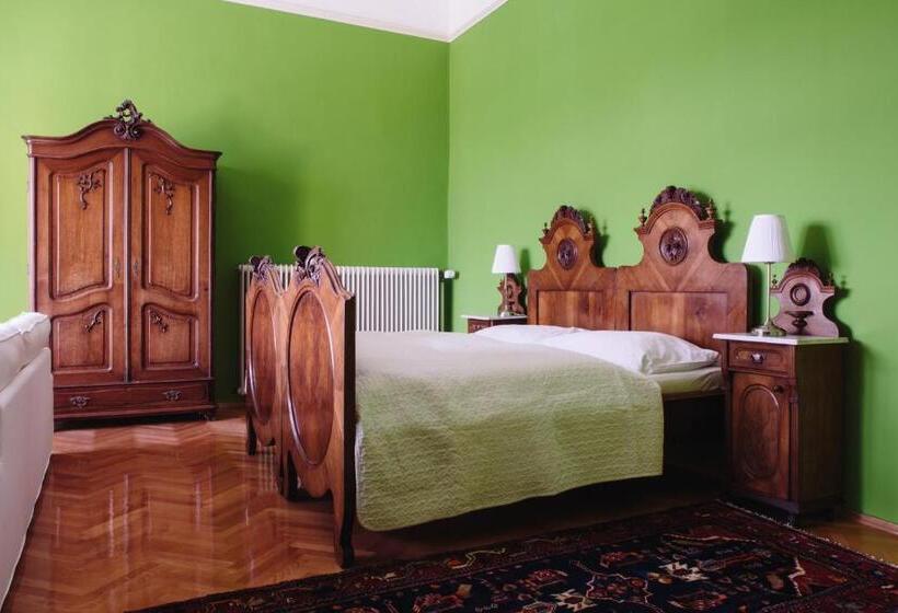 Полулюкс, Georgi Schloss   Boutique