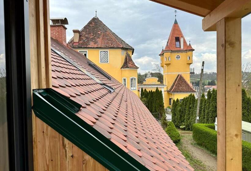Полулюкс, Georgi Schloss   Boutique