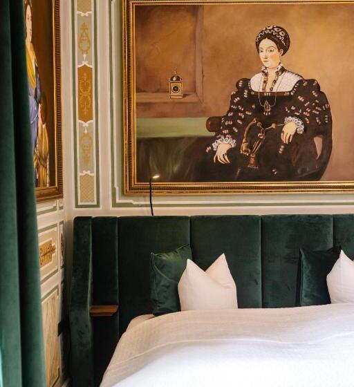 جناح جونيور ديلوكس, Georgi Schloss   Boutique