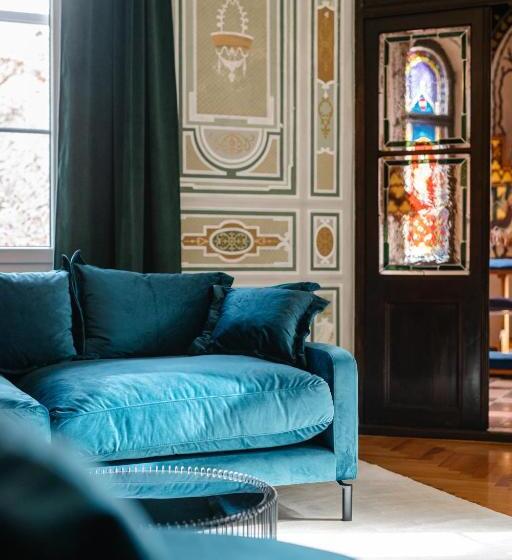 جناح جونيور ديلوكس, Georgi Schloss   Boutique