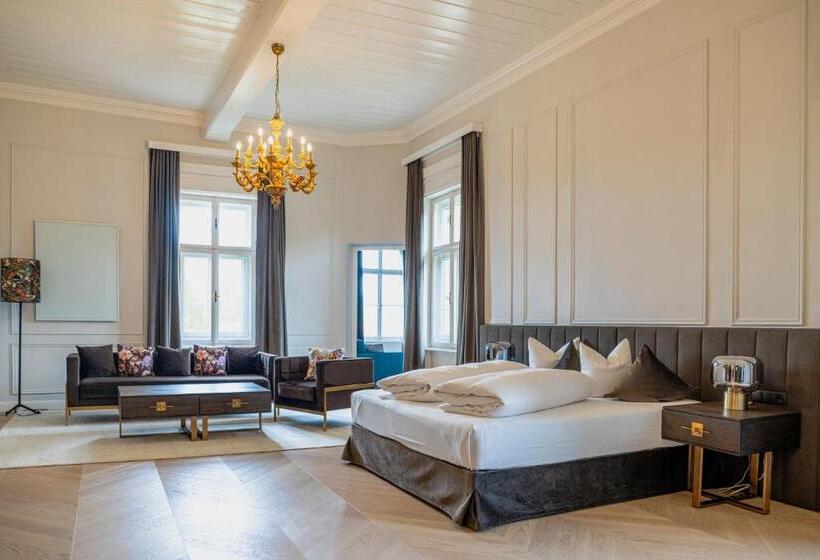 סוויטה, Georgi Schloss   Boutique