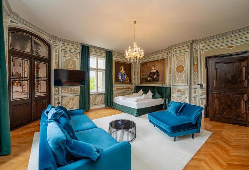 Полулюкс Повышенной Комфортности, Georgi Schloss   Boutique