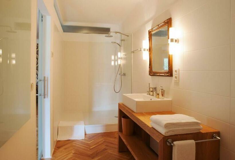 غرفة قياسية, Georgi Schloss   Boutique