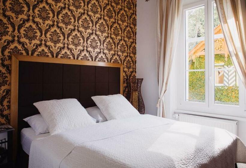 غرفة قياسية, Georgi Schloss   Boutique