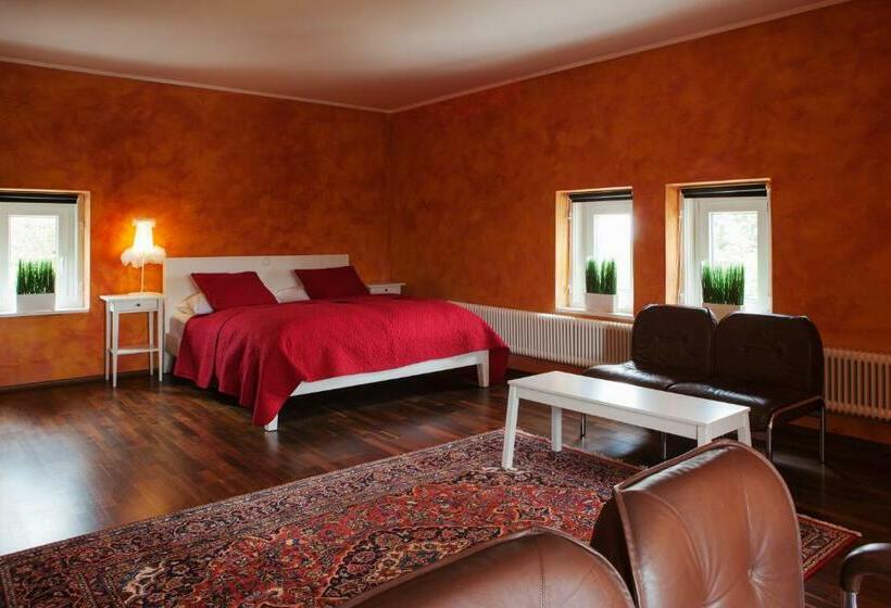 סוויטה, Georgi Schloss   Boutique