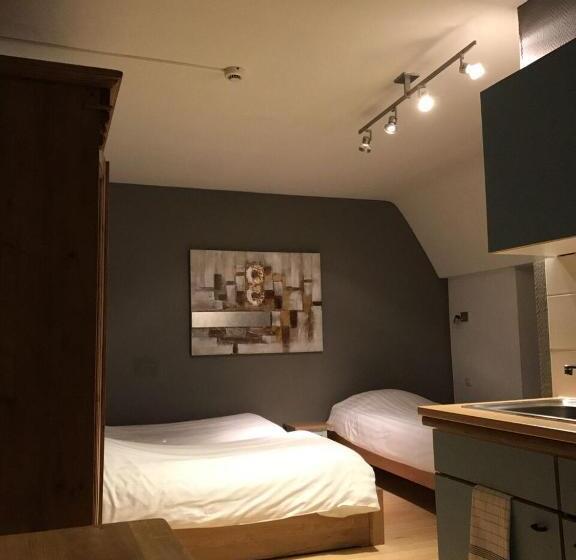Номер Стандарт Трехместный, Piano 2   Mont St Guibert   Louvain La Neuve