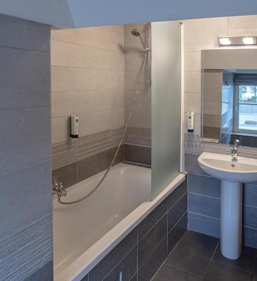 Номер Стандарт Трехместный, Piano 2   Mont St Guibert   Louvain La Neuve