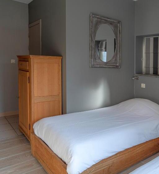 Номер Стандарт, Piano 2   Mont St Guibert   Louvain La Neuve