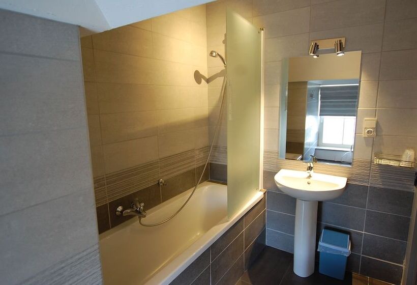 スタンダードトリプルルーム, Piano 2   Mont St Guibert   Louvain La Neuve