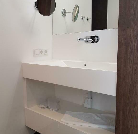 اتاق سوپریور, Schweiger