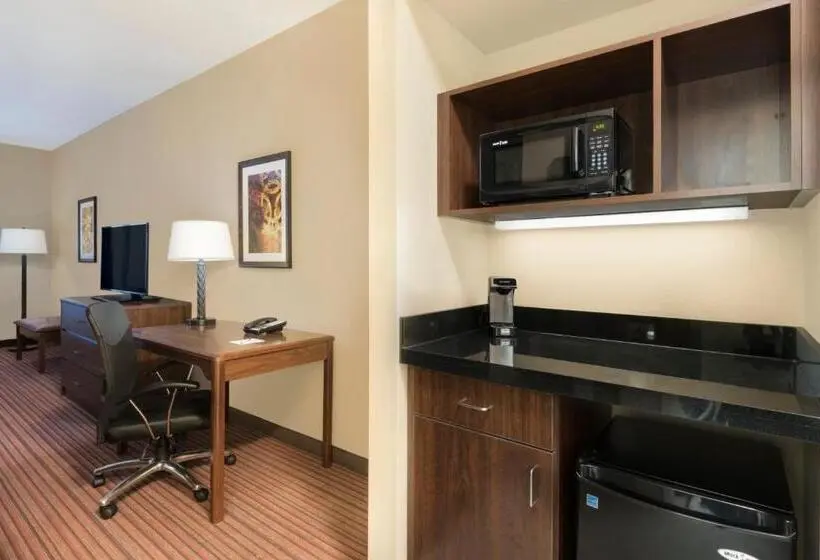 身障者適用キングサイズベッドルーム, Best Western Plus Hudson Hotel & Suites