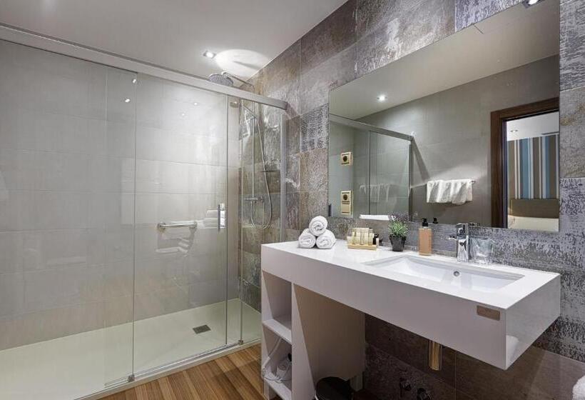 סוויטה משפחתית, Atalaia