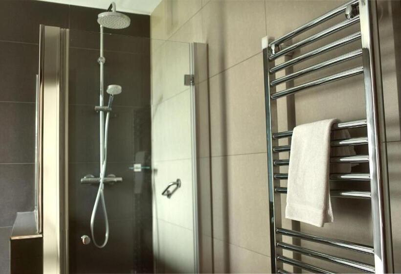 חדר סטנדרט לשלושה, Atalaia