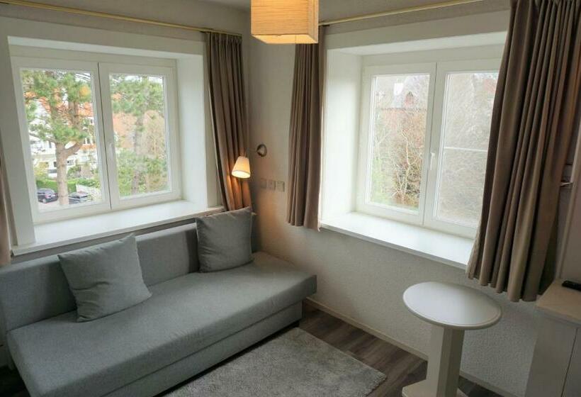 סוויטת ג'וניור, Bon Accueil