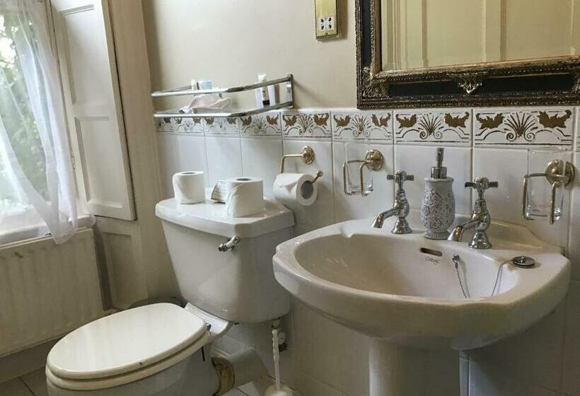 חדר סטנדרט, Raheen House