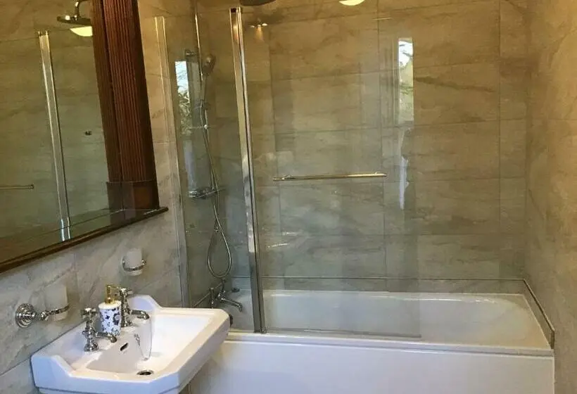 Standard-huone, Raheen House