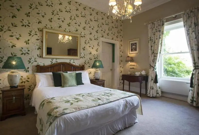 Standard Yhden Hengen Huone, Raheen House